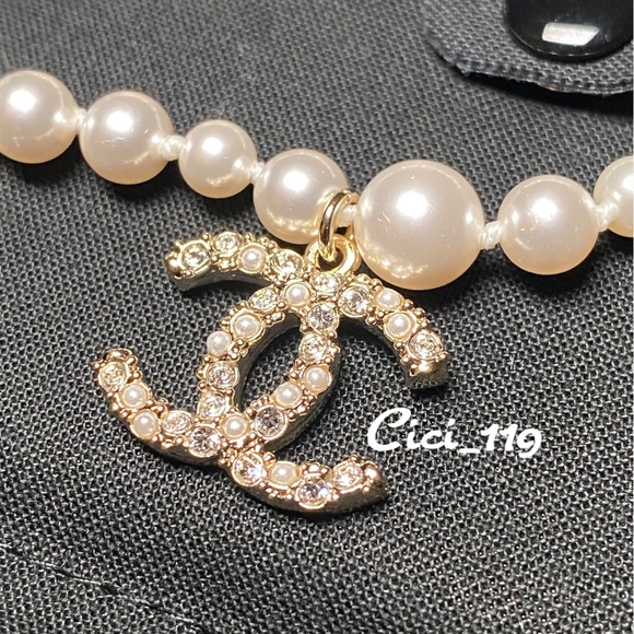 🤍CHANEL CC Pearl & Crystal 20B Bracelet🤍 - Picture 7 of 7